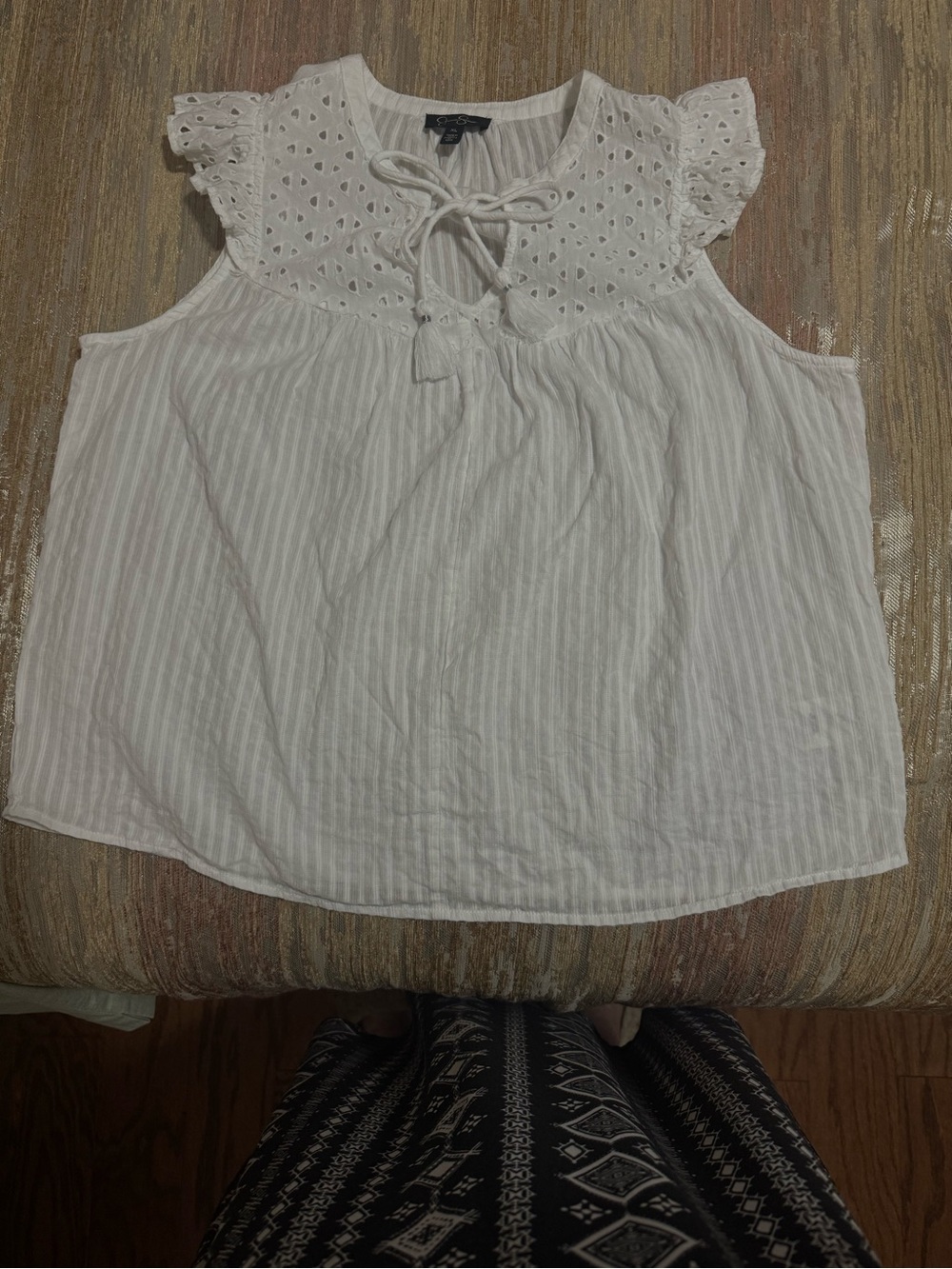 Jessica Simpson White Eyelet Tie-Front Sleeveless Camisole